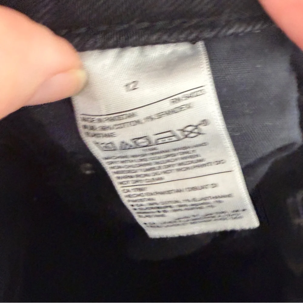 Old Navy High-Waisted Flare Ankle Jeans Size 12 Black Raw Hem - Picture 7 of 7